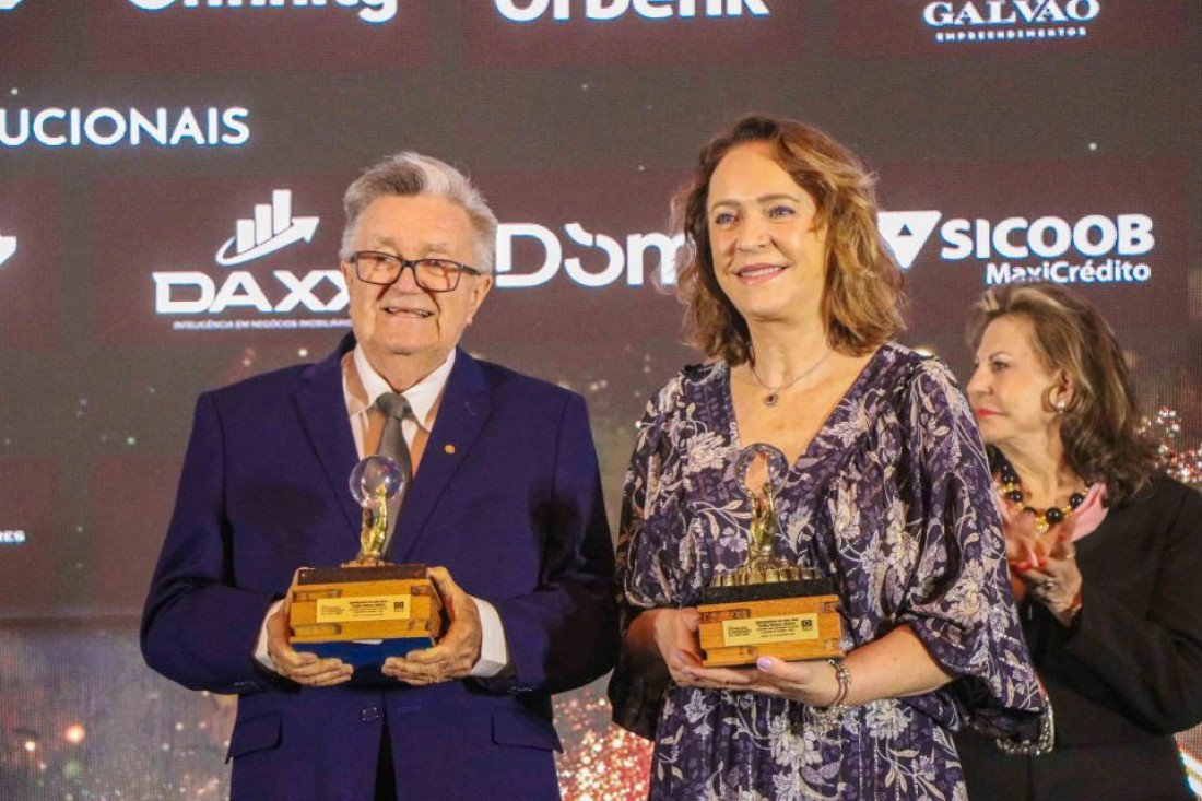 A empresária da construção civil Rozemar Lucas Dávi e o advogado e jornalista e radiodifusor Alfredo Lang foram eleitos na noite desta quinta a Empresária e o Empresário do Ano.