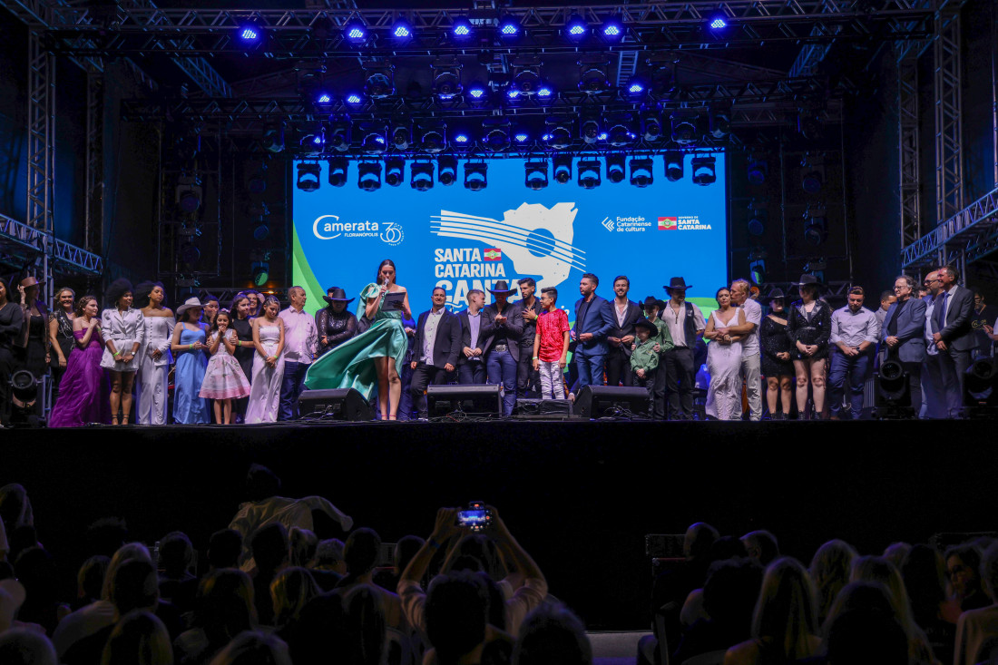 Ap&oacute;s percorrer 21 cidades do estado, o festival premiou Weslen Bachega (Vale do Itaja&iacute;) e a dupla Kyara e Tha&iacute;s (Oeste) como os grandes vencedores. Al&eacute;m dos pr&ecirc;mios em dinheiro, eles participar&atilde;o do espet&aacute;culo sertanejo da Camerata em 2024/2025.