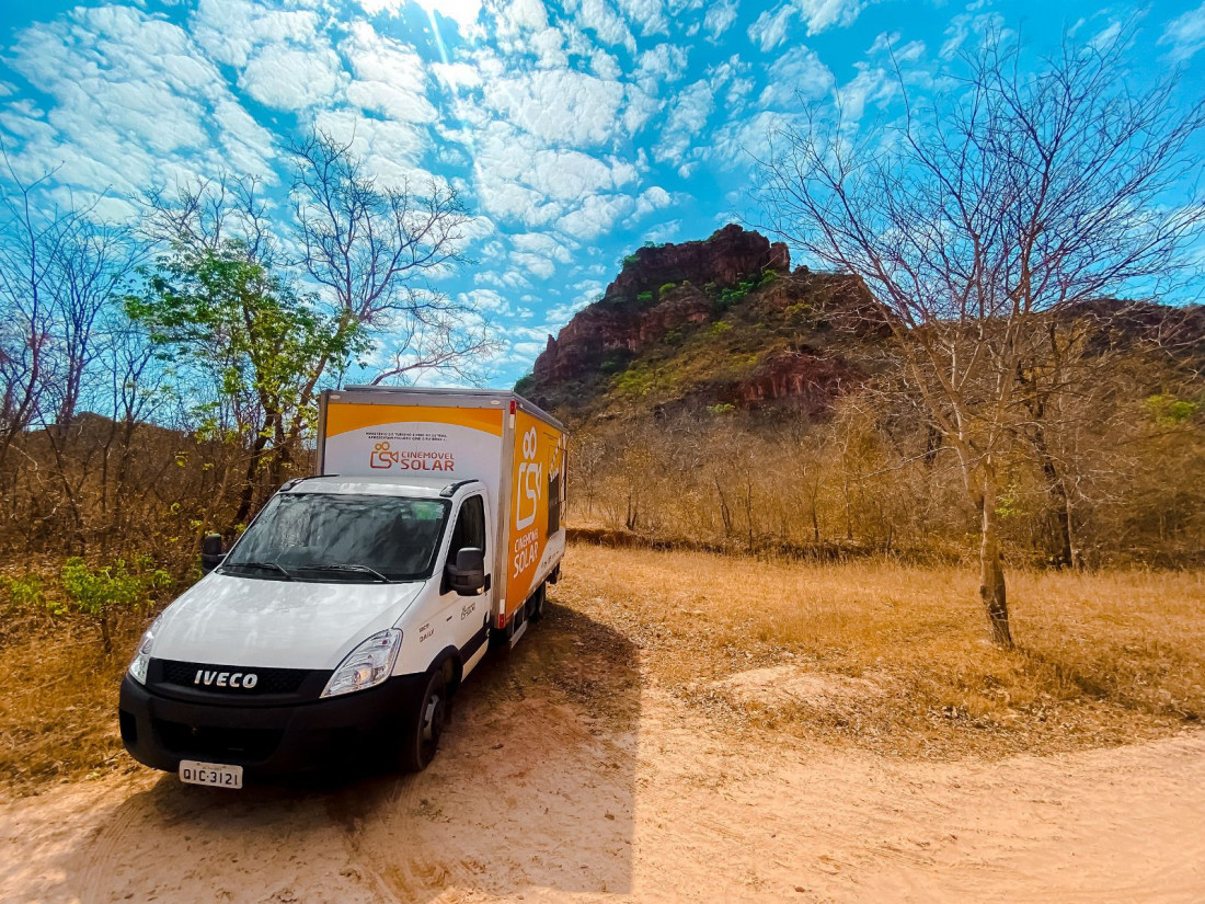 O Cinemóvel Solar é um projeto cultural gratuito e itinerante que levará cinema a diversas comunidades de Santa Catarina a partir de 22 de novembro