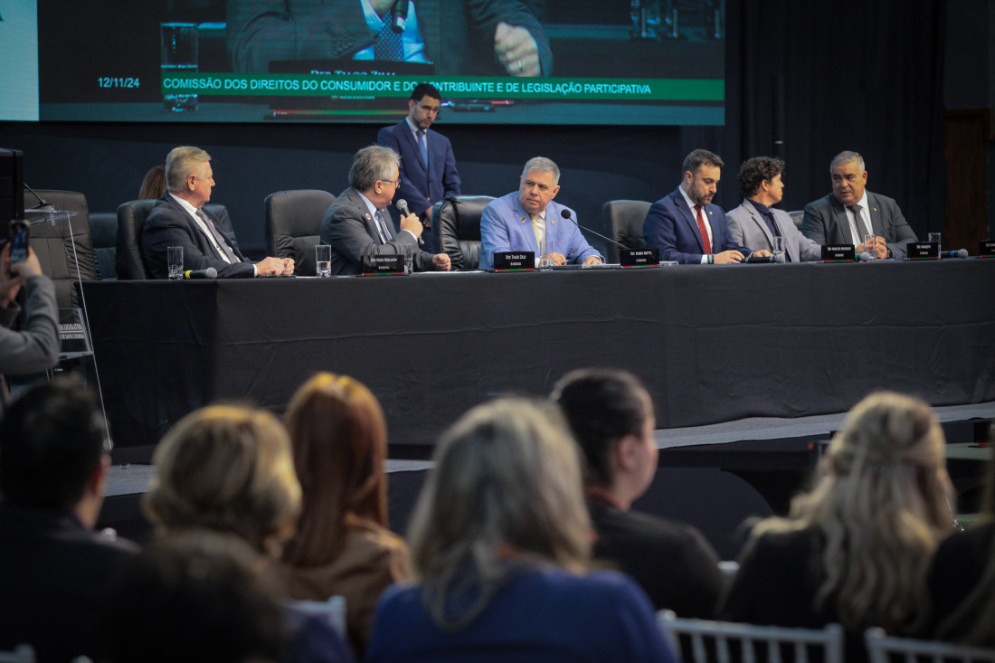 Comissão dos Direitos do Consumidor e do Contribuinte e de Legislação Participativa, reunida no Alesc Itinerante, em Lages