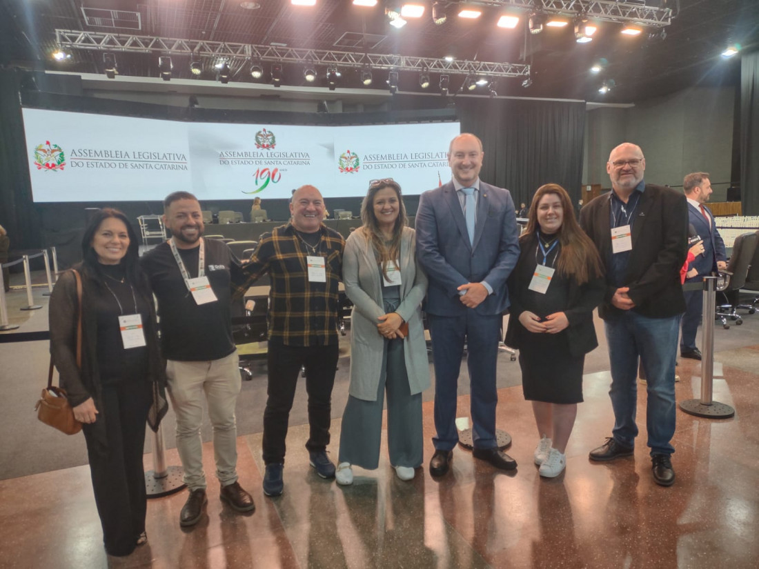 Em Lages, membros da diretoria da ADJORI/SC estiveram presente com o presidente da ALESC, deputado estadual Mauro De Nadal (MDB), durante a sessão da ALESC Itinerante