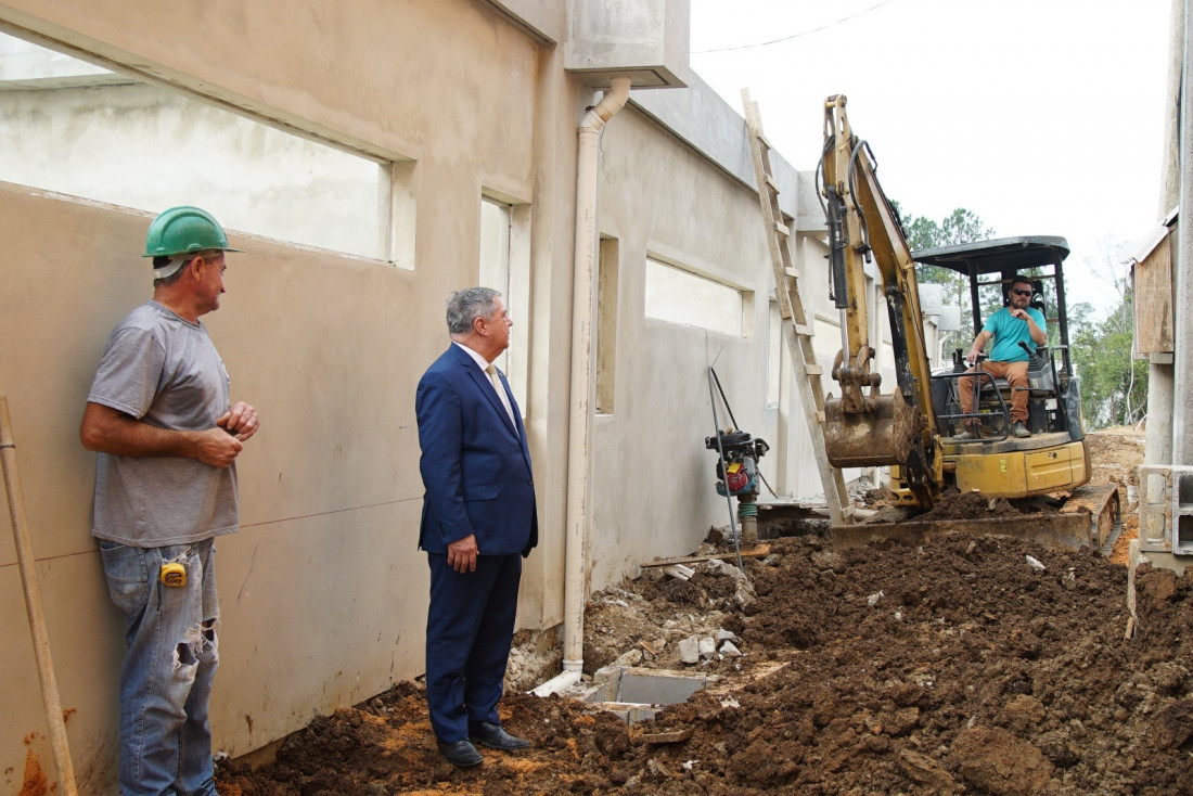 O Programa Educa Nota 10, implementado pelo deputado estadual Mário Mota (PSD), visa otimizar o uso de recursos públicos e garantir a qualidade do ensino na educação catarinense