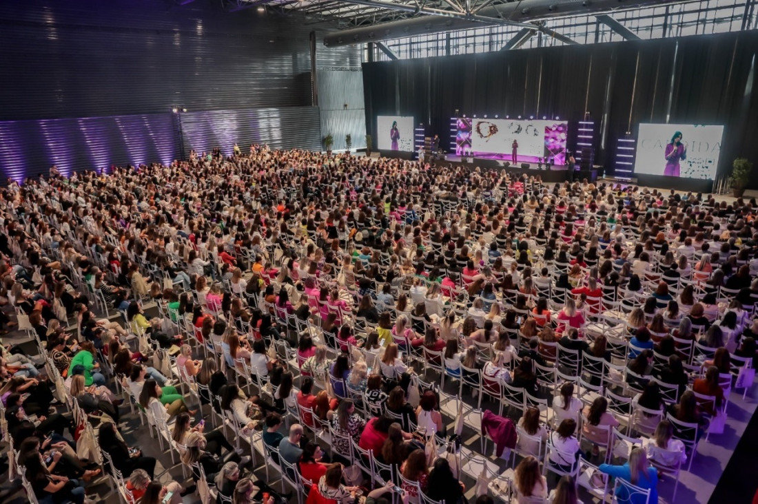Com mais de 80 palestrantes, 150 expositoras e uma plenária, o evento espera receber cerca de 5 mil mulheres presencialmente.