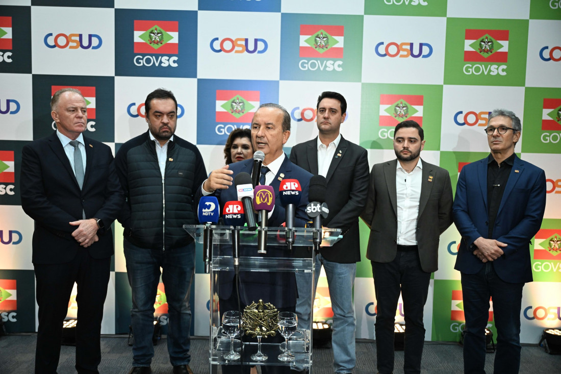 acompanham os trabalhos secretários de Estado, técnicos e servidores estaduais, chegando a quase 500 pessoas focadas em encontrar soluções para os problemas comuns a todos.