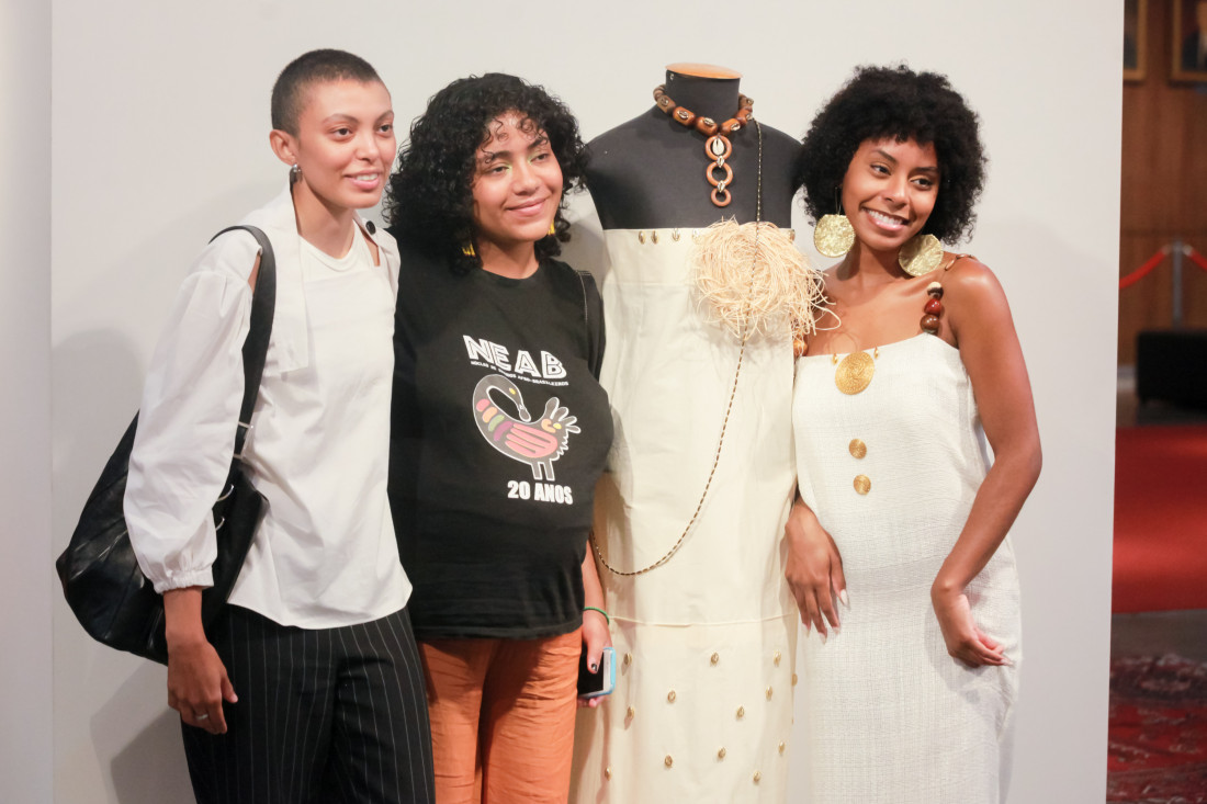 Alunas da UDESC promovem exposição 