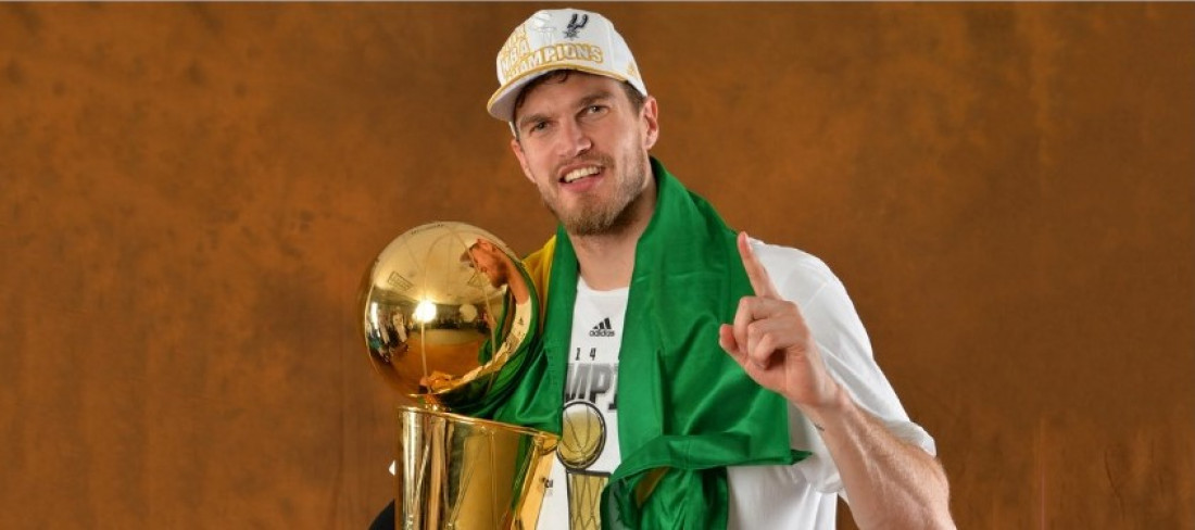 O catarinense Tiago Splitter, ex-campeão da NBA e atual técnico do Paris Basketball, foi selecionado para ser um dos técnicos principais do Jogo das Estrelas da Liga Francesa de Basquete, que acontecerá em 29 de dezembro na Arena de Bercy, em Paris