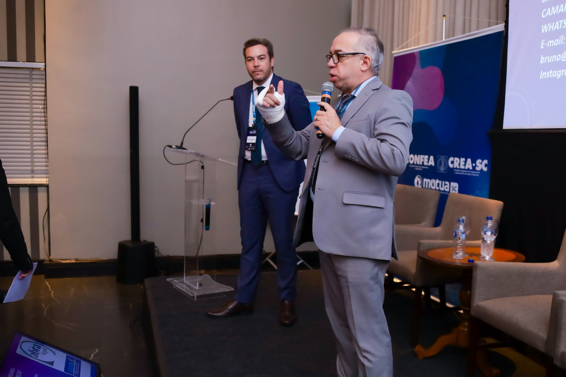 No âmbito do 50º Congresso Estadual da Adjori/SC, a palestra conduzida por Bruno Camargo da Silva e Wlamir Tadeu de Freitas, representantes da ABRALEGAL, abordou a importância estratégica da publicidade legal para a sustentabilidade financeira dos jornais regionais.