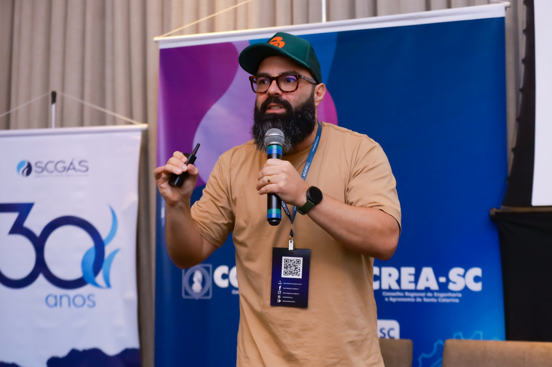 Designer Léo Becker aposta no meio digital para a melhoria do produto