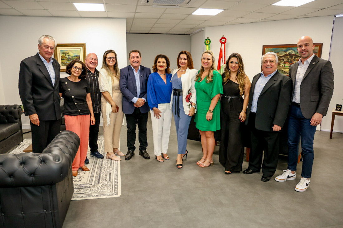 Vice-Governadora com diretoria da Adjori/SC