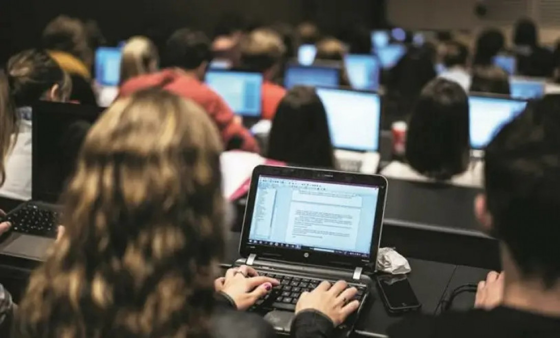 O objetivo é democratizar o acesso à educação tecnológica e suprir a demanda crescente de profissionais nessas áreas