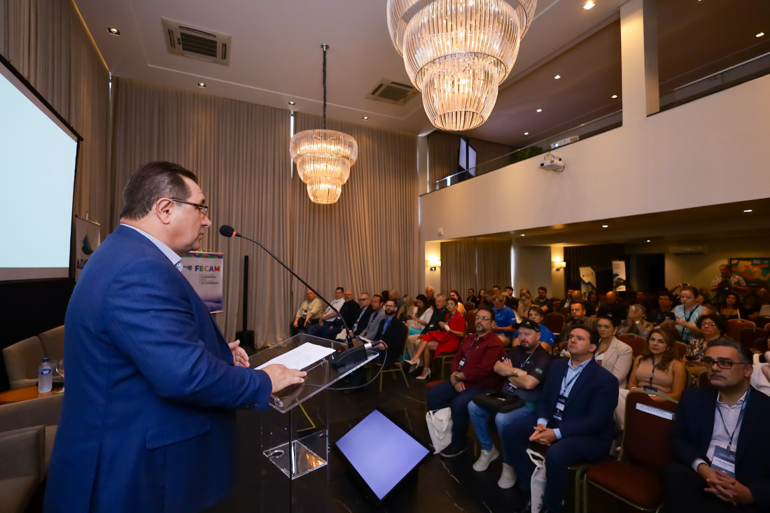 José Roberto Deschamps, presidente da ADJORI/SC, abriu a solenidade