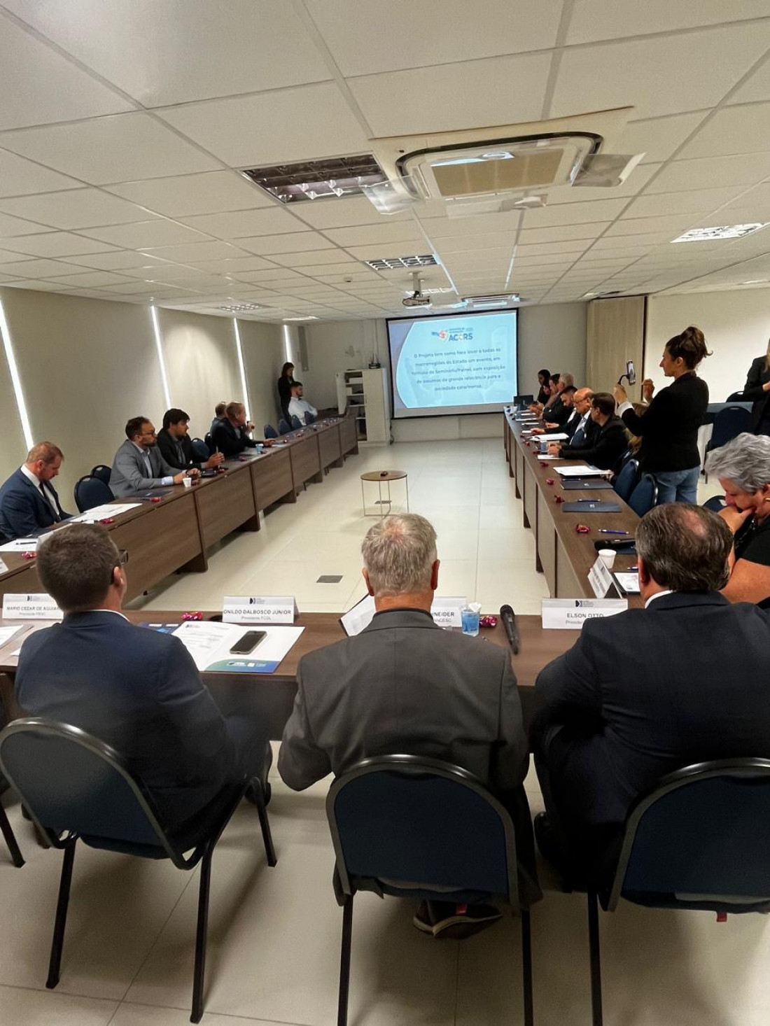 O objetivo do projeto é promover maior integração e eficiência nas ações de segurança pública, envolvendo sociedade civil e instituições militares.