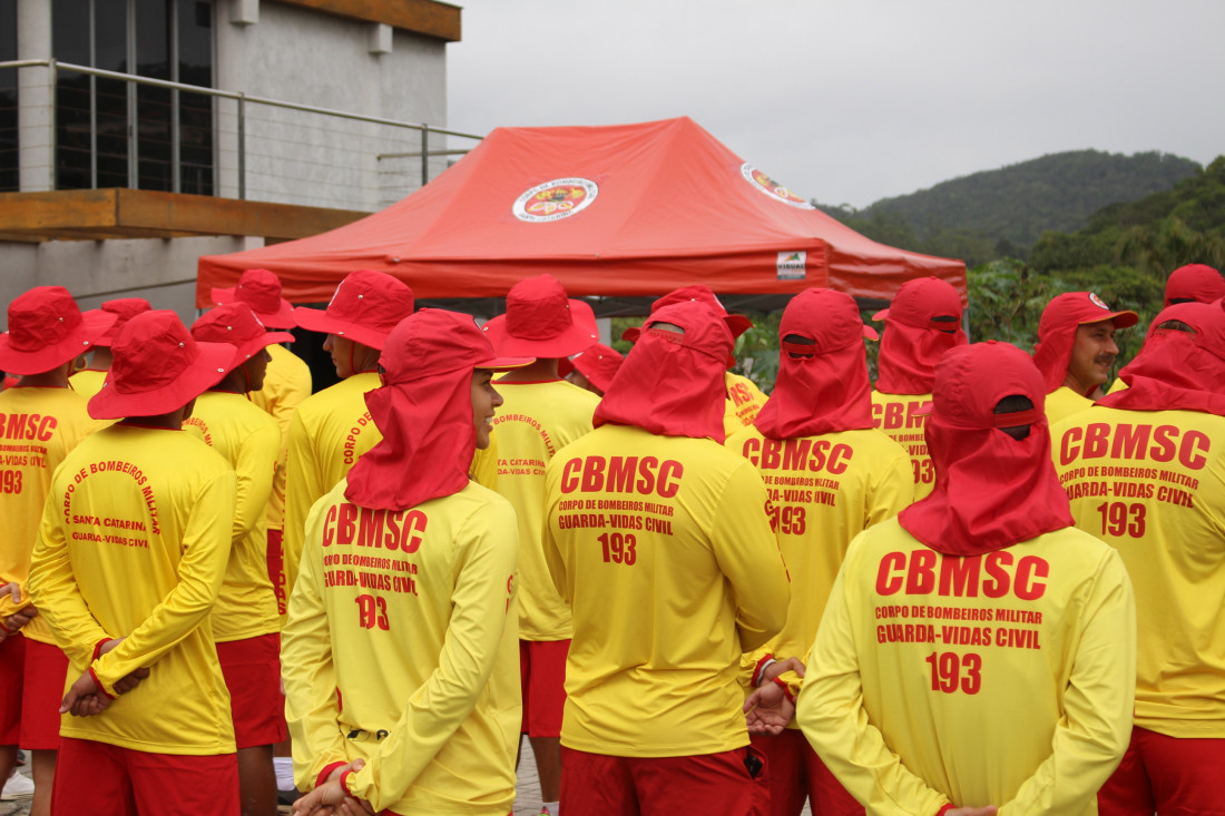 O Corpo de Bombeiros Militar de Santa Catarina (CBMSC) capacitou e formou mais de 55 guarda-vidas, incluindo 40 guarda-vidas civis e 15 jovens guarda-vidas.