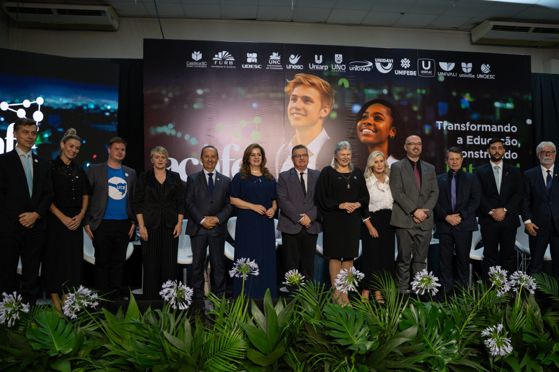 Em cerimônia que reafirmou o compromisso com a educação e o futuro de Santa Catarina, a reitora da Unesc, Luciane Ceretta, foi empossada para seu segundo mandato como presidente da ACAFE