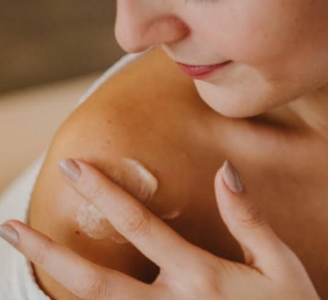 Com os dias quentes e convidativos, é crucial proteger sua pele dos efeitos nocivos do sol. Este artigo explora dicas valiosas para manter sua pele saudável durante as férias de verão