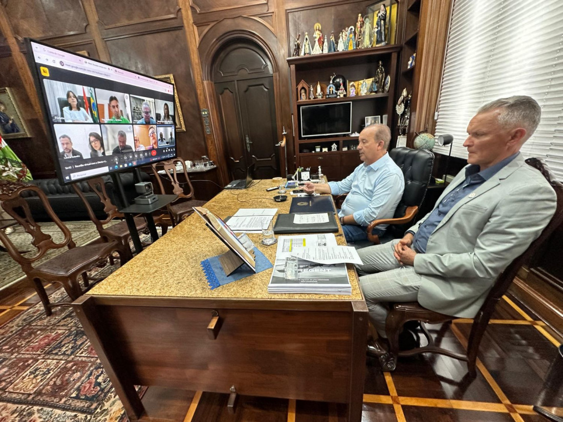 Além do governador Jorginho Mello, participaram da reunião o secretário de Portos, Aeroportos e Ferrovias (SPAF), Ivan Amaral, a prefeita de Lages, Carmen Zanotto, a prefeita de Correia Pinto, Lúcia Ortiz, e os diretores da Associação Empresarial de Lages (ACIL), Antônio Wiggers e Anderson de Souza