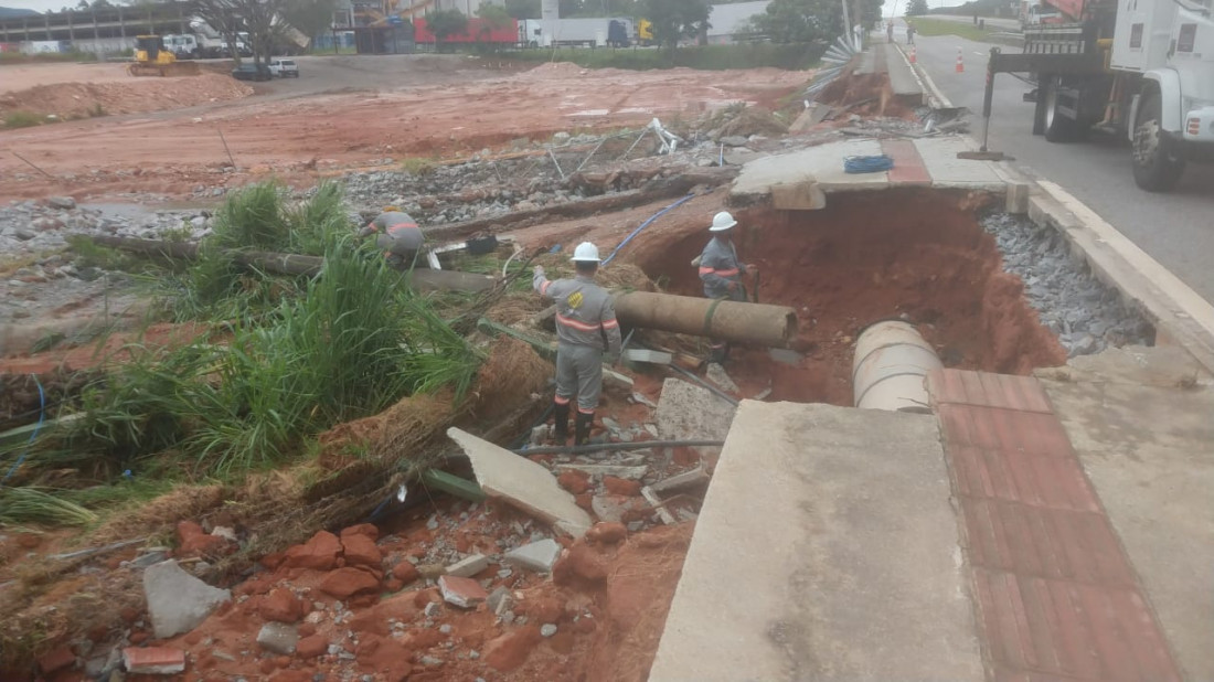 equipes de eletricistas vêm atuando de forma incansável para atender as ocorrências registradas