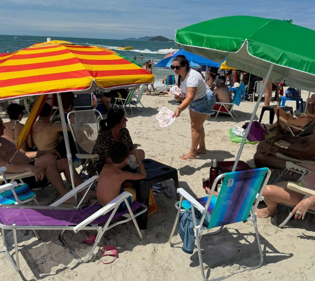 Campanha do CRECI-SC entrega leques com orientações para negociações imobiliárias seguras Fiscais do CRECI-SC realizam Operação Verão no litoral catarinense