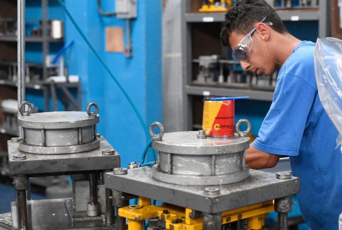 Em janeiro, o Índice de Confiança do Empresário Industrial (ICEI) das pequenas indústrias caiu 2,8 pontos em relação a dezembro. 