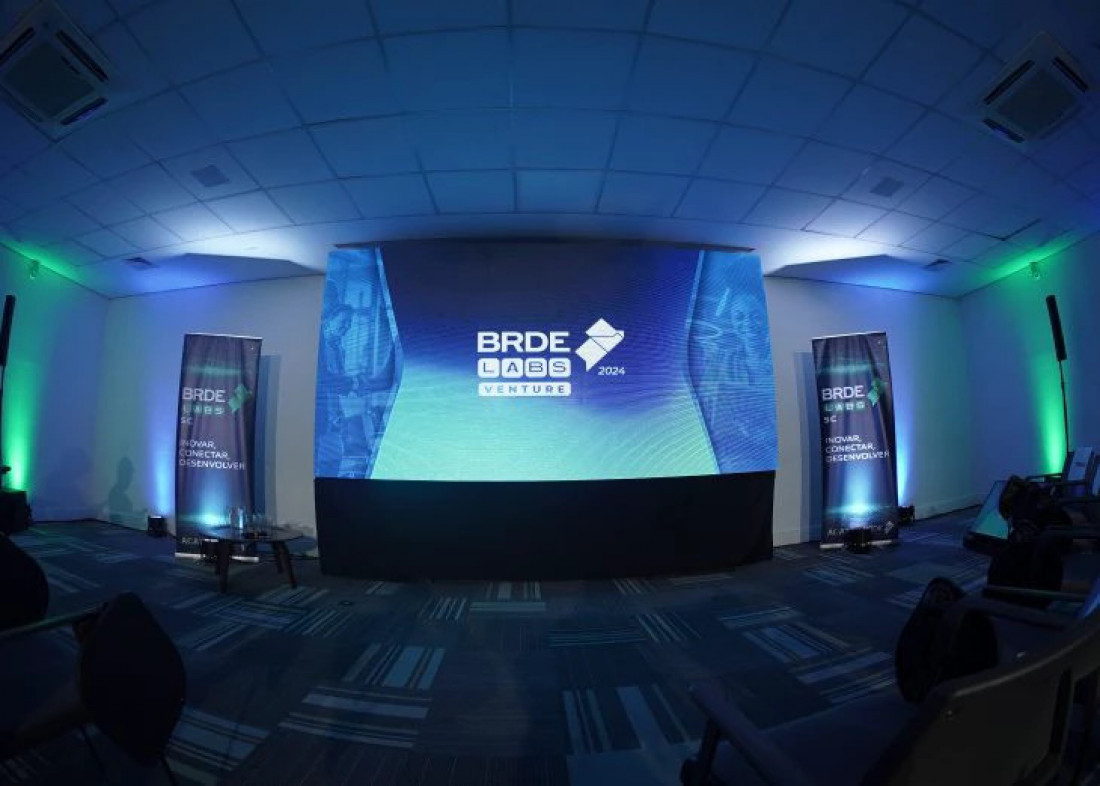 O BRDE Labs SC 2025, uma iniciativa do Banco Regional de Desenvolvimento do Extremo Sul (BRDE) e da Associação Catarinense de Tecnologia (ACATE), é um programa abrangente projetado para impulsionar a inovação e o empreendedorismo no estado de Santa Catarina.