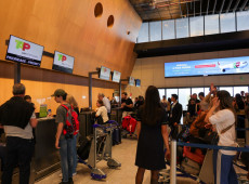 890 mil passageiros estrangeiros transitaram nos aeroportos catarinenses, em 2024