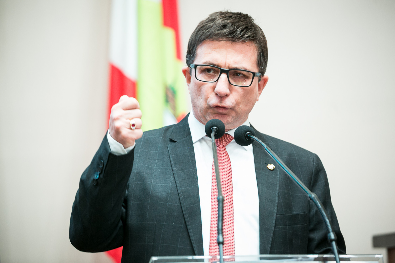 O projeto tem como objetivo coibir ameaças e ofensas que muitas vezes ficam impunes.