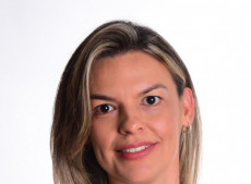 Roberta Maas dos Anjos é Engenheira Civil, Sanitarista e Ambiental. Presidente do Sindicato dos Engenheiros em Santa Catarina -  Senge-SC.