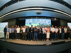  A reunião com autoridades e gestores dos 12 municípios que compõem a Associação dos Municípios da Região Carbonífera (AMREC) foi realizada na sede da Associação Empresarial de Criciúma (ACIC). 