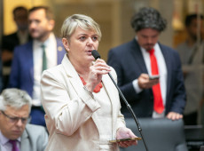 A deputada Luciane é coordenadora da Frente Parlamentar em Defesa do SUAS. 