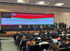 O encontro reuniu parlamentares, representantes dos municípios, do governo estadual e de diversas entidades 