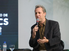 Carlos Rocha dos Santos é Jornalista, Publicitário, Professor e Gestor de Imagens.
