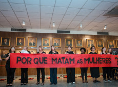 Procuradora da Mulher na Alesc, deputada Luciane Carminatti (PT), promoveu, na quarta-feira (19), uma manifestação no Hall da Assembleia Legislativa.