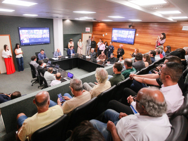 Comissão de Pesca e Aquicultura da Alesc ouviu representantes dos pescadores artesanais e do governo federal