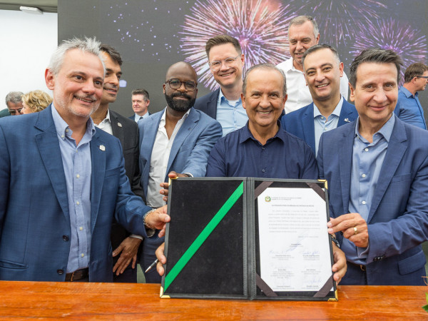  Pela primeira vez no Brasil, um porto público firma parceria com um porto privado para a realização de uma obra desta natureza