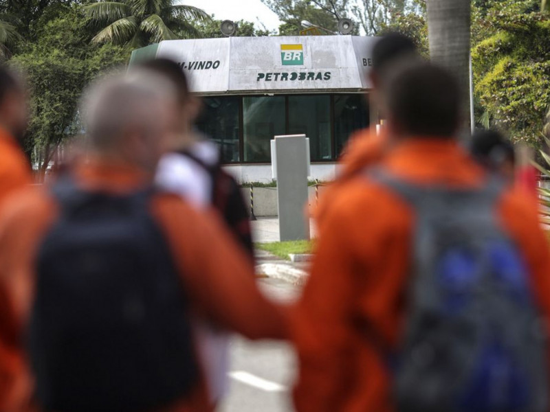 Petroleiros param por 24 horas contra mundanças no teletrabalho e PLR