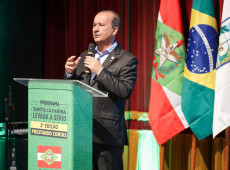 A solenidade, no Teatro Alfredo Sigwalt, reuniu os 12 prefeitos que compõem a Associação dos Municípios do Meio-Oeste Catarinense (Ammoc)