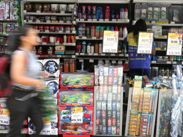 Economia brasileira ficou estagnada em fevereiro, mostra prévia da FGV
