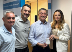 Fábio Botelho, chefe de gabinete; Dr. Paulo Poli, diretor executivo da Tempo Med, Topázio e a secretária de administração Cynthia d’Ivanenko Vahl