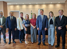 Durante o encontro, a deputada federal Ana Paula Lima (PT/SC) reforçou os pleitos dos municípios e anunciou a liberação de importantes recursos via Ministério da Agricultura