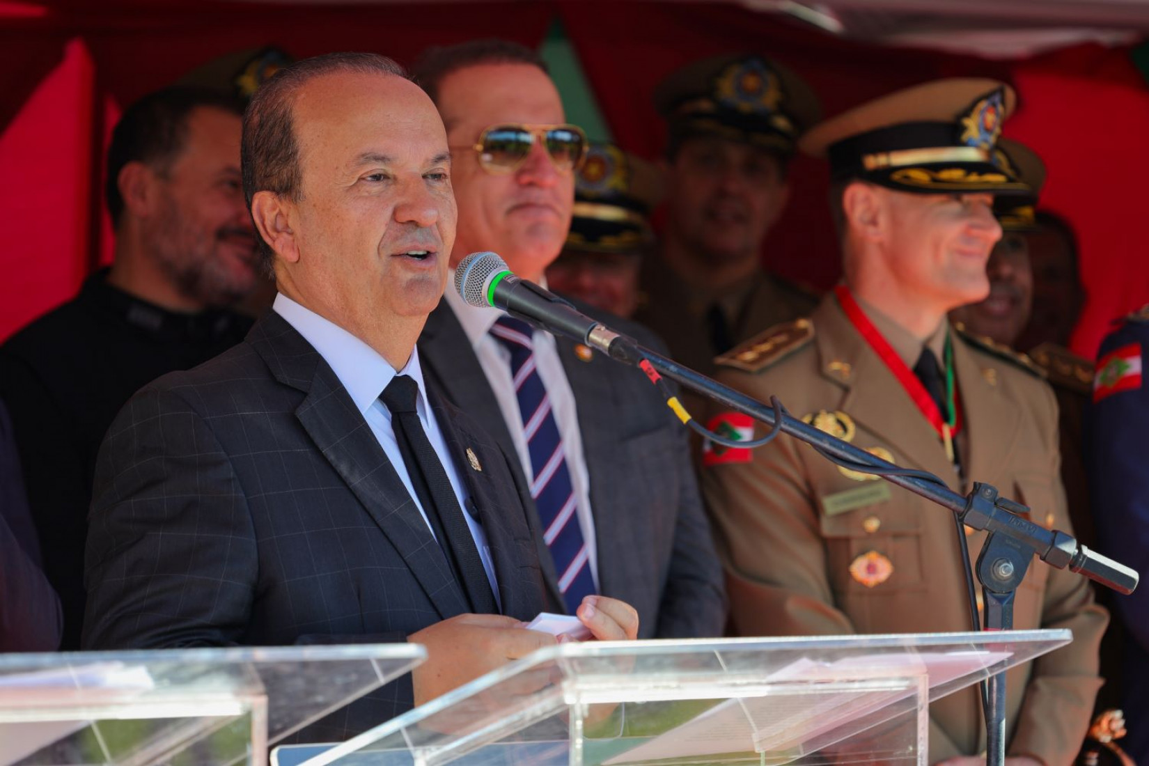Durante a solenidade, Jorginho Mello destacou a importância histórica da PMSC e o compromisso do Governo do Estado com o fortalecimento das instituições de segurança pública.