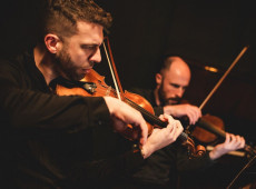 A programa&ccedil;&atilde;o conta com forma&ccedil;&otilde;es variadas &mdash; quartetos, quintetos e trios &mdash; e um repert&oacute;rio que vai de Beethoven e Schumann a Piazzolla e Shostakovich, revelando os di&aacute;logos e contrastes que atravessam s&eacute;culos de m&uacute;sica cl&aacute;ssica. 