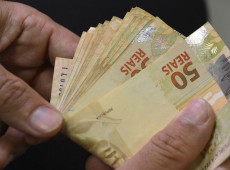 Benefícios sociais garantem rendimento médio recorde de R$ 836 em 2024
