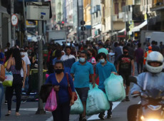 SP: comércio deve faturar 5,4% no Dia das Mães em 2025, diz Fecomércio