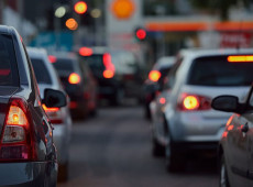 Na comparação mensal, abril de 2025 encerrou com 17.823 unidades licenciadas, variação positiva de 0,30% em relação a março