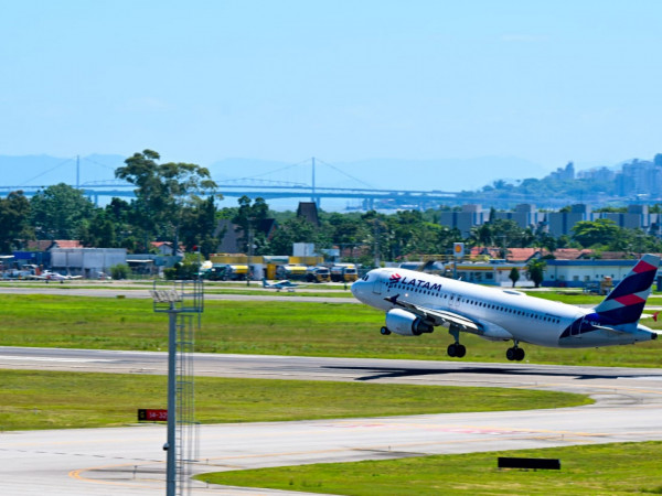 Florianópolis-Buenos Aires/Ezeiza terá voos diários a partir de 1º de janeiro de 2026.
