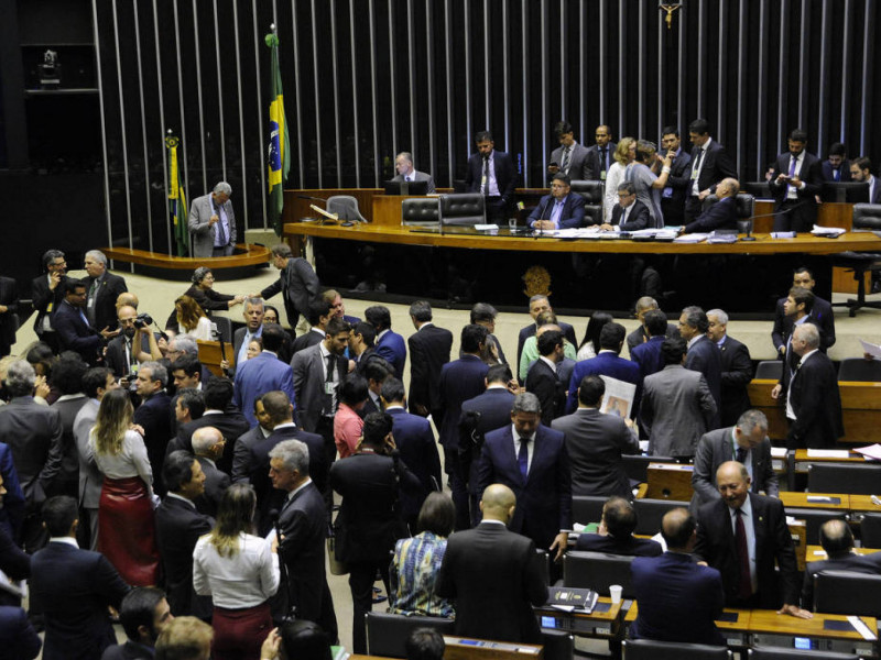 Fecomércio/SC critica o aumento de 18 deputados federais