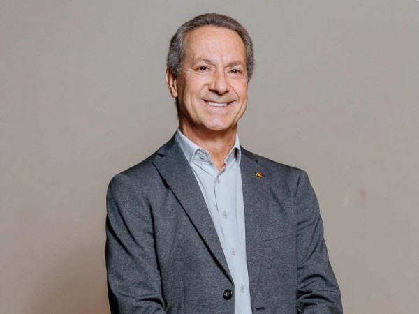 "Crescer no mercado mundial é prioridade de nossa planificação estratégica", enfatiza o presidente Neivor Canton.