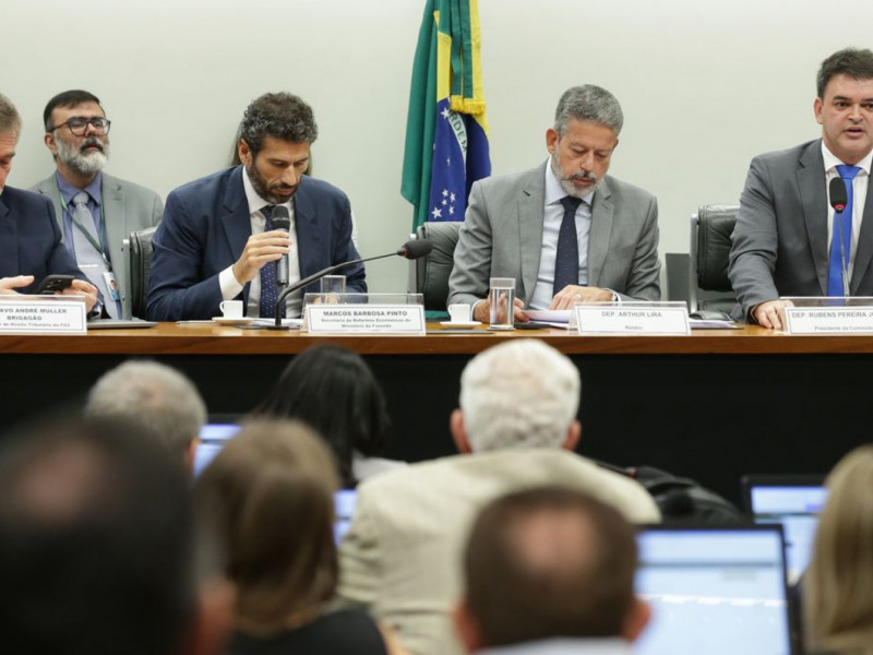 Correção de toda tabela do IR custaria mais de R$ 100 bilhões por ano