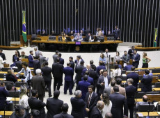 Deputados na sessão do Plenário de terça-feira, 20
