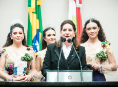 
Prefeita de Lages, Carmen Zanotto, e a realeza da festa